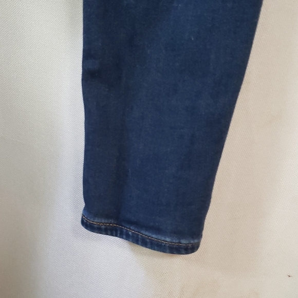 720 levis high rise super skinny crop - Picture 3 of 3